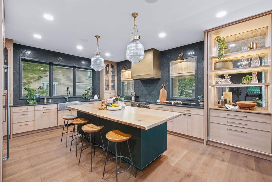 Custom Kitchen Cabinets